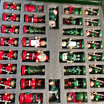 LOT 171  CHRISTMAS CHESS SET SANTA & MRS CLAUS