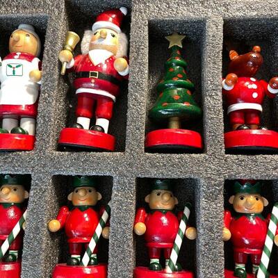 LOT 171  CHRISTMAS CHESS SET SANTA & MRS CLAUS