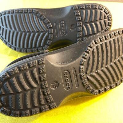 LOT 186  MEN'S CLASSIC CROCS SIZE 15