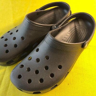 LOT 186  MEN'S CLASSIC CROCS SIZE 15