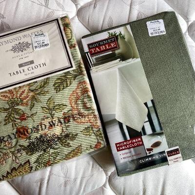 LOT 189  PAIR OF UNOPENED TABLECLOTHS 70" DIAMETER
