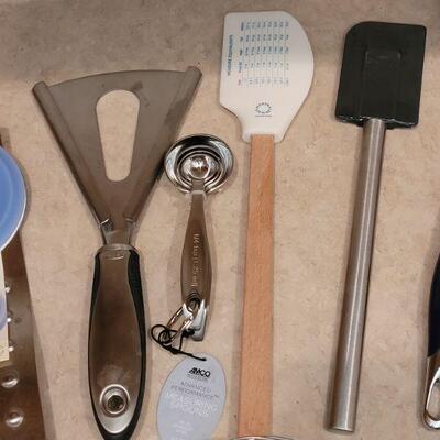 Lot 26: Mixed New and Used Kitchen Utensils 