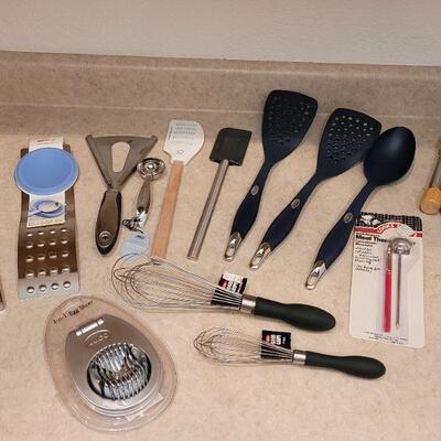 Lot 26: Mixed New and Used Kitchen Utensils 