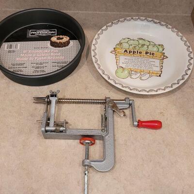Lot 30: Pampered Chef Apple Corer, Apple Pie Plate & New 9" Pan