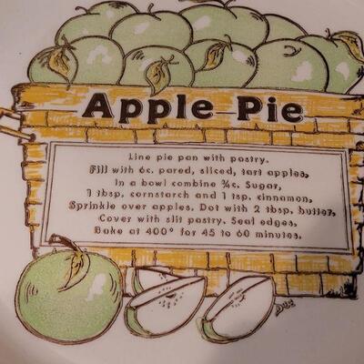 Lot 30: Pampered Chef Apple Corer, Apple Pie Plate & New 9" Pan
