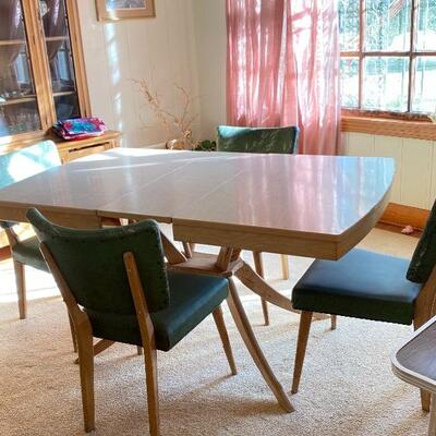 Mid Century Modern 1953 Table with 4 Chairs 