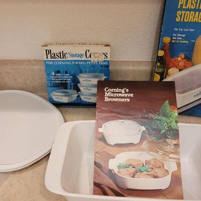 Lot 33: Corning Ware Lot - Plastic Corning Ware lids, Microwave Dish & Bags