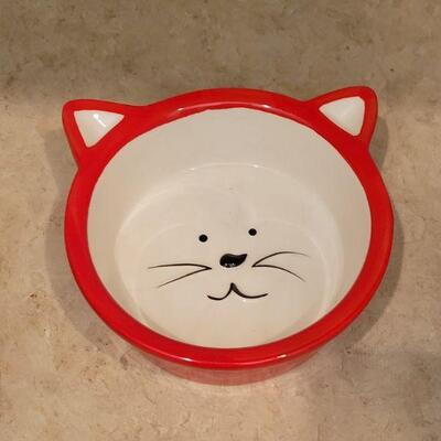 Lot 42: Kitty Dishes (4)