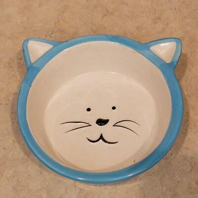 Lot 42: Kitty Dishes (4)