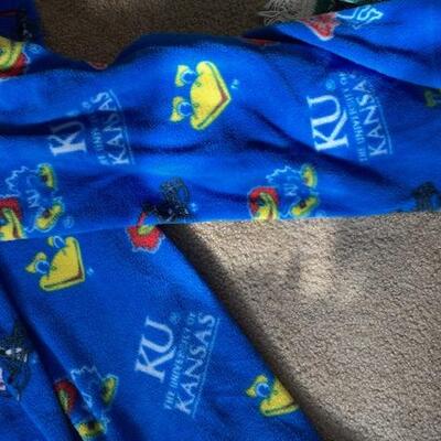 Lot 745 - KU Snuggie