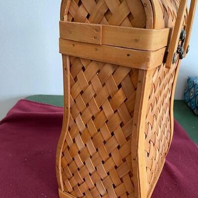 Lot 757 - Wine basket