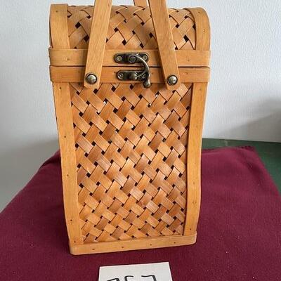 Lot 757 - Wine basket