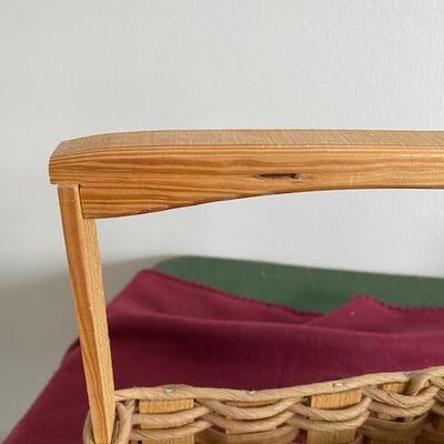 Lot 758 - wall pocket basket