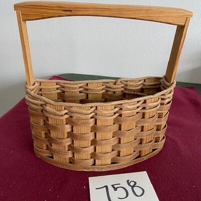 Lot 758 - wall pocket basket