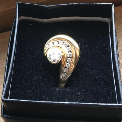 Diamond Swirl Ring with 14k Yellow Gold Size 6. LOT 20