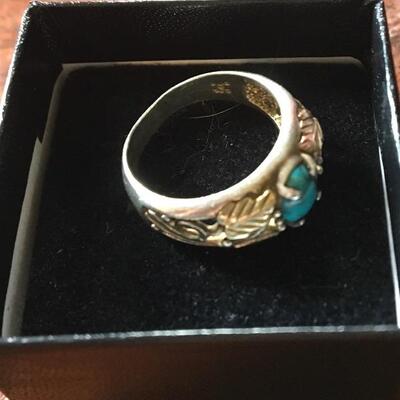 Sterling and Turquoise Vintage Ring. Size 7.5. LOT 22