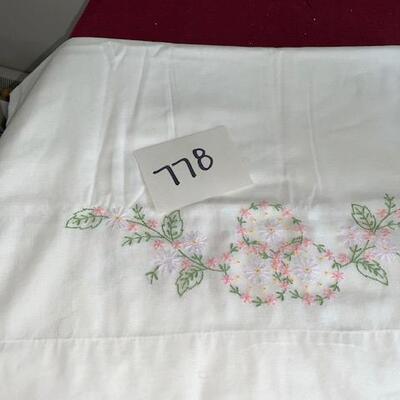 Lot 778 - Vintage Embroidered Pillowcases