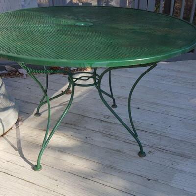 Green Mesh Wire Patio Table 48