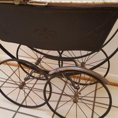 Antique Baby Carriage Metal and Wood Porcelaine 