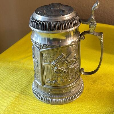 LOT 196  LIDDED PEWTER COLLECTOR'S GERMAN STEIN 3 SCENES PORTRAIT ON LID  