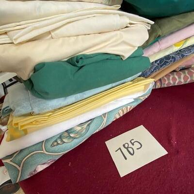 Lot 785 - Sheets and pillowcases