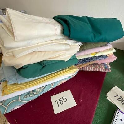 Lot 785 - Sheets and pillowcases