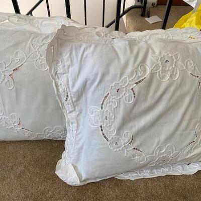 Lot 786 - Pillows
