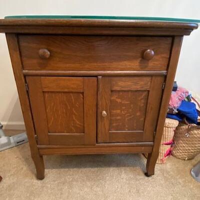 Lot 795 - Vintage wash Stand