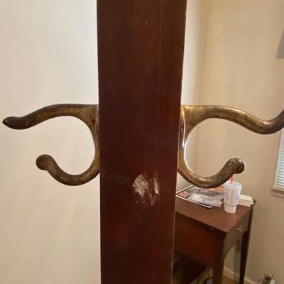 Lot 799 - Vintage Coat Tree