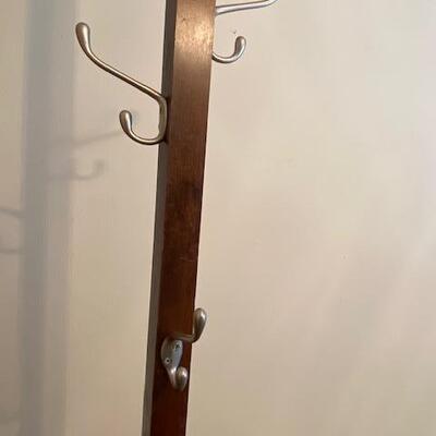 Lot 799 - Vintage Coat Tree