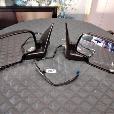 Lot 087  Chevy Silverado Heated Mirrors