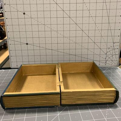 Box that looks like books