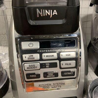 Ninja Blender with extra blades/cups