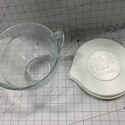 Pampered Chef Large Measuring / Mixing Cup with lid