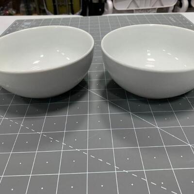 2 white bowls