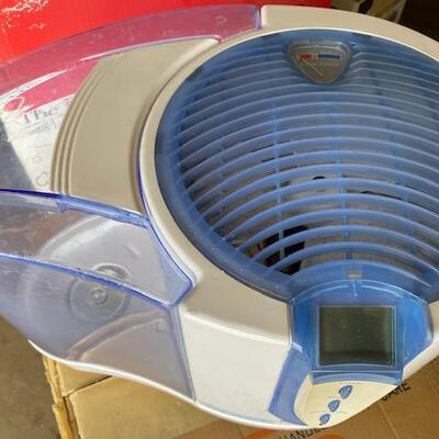 Lot 802 - Holmes Cool Mist Humidifier