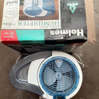 Lot 802 - Holmes Cool Mist Humidifier