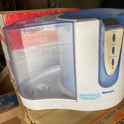 Lot 802 - Holmes Cool Mist Humidifier