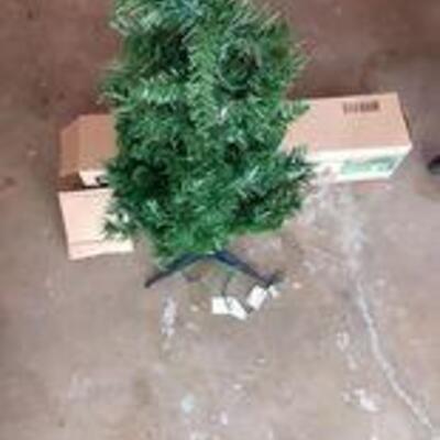 Lot 807 - Pre Lit Tree 