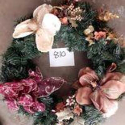 Lot 810 - Wreath