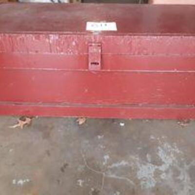 Lot 811 - wood Chest