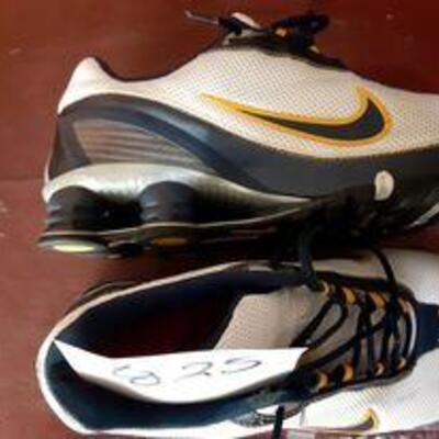 Lot 825 - Niike Shoes