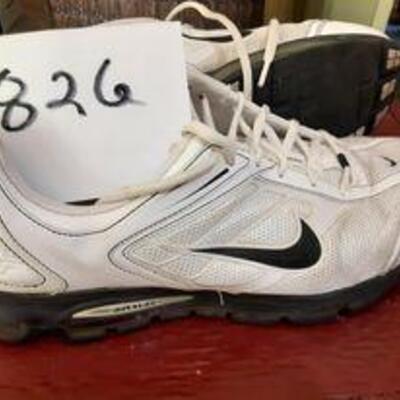 Lot 826 - Nike Shoes