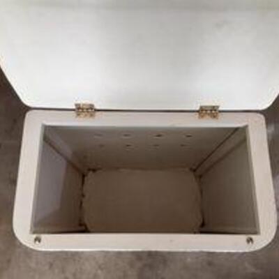 Lot 830 - Vintage Laundry Hamper
