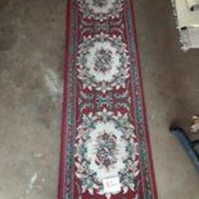 Lot 832 - Runner