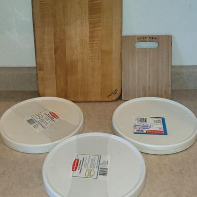 Lot 52: Cutting Boards and Lazy Susans/Turning Trays