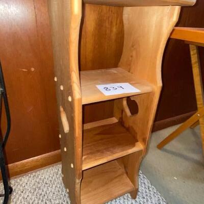 Lot 839 - Little wood stand