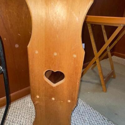 Lot 839 - Little wood stand