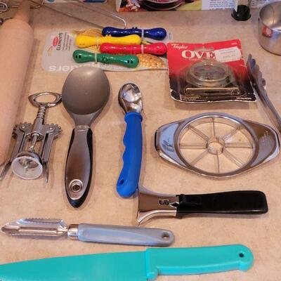Lot 75: Kitchen Utensils & Accessories 