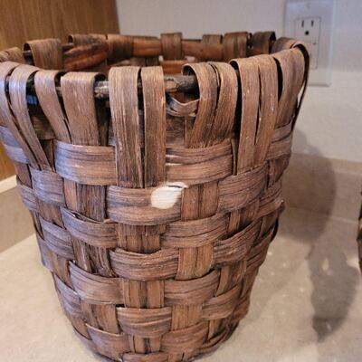 Lot 82: (2) Baskets 